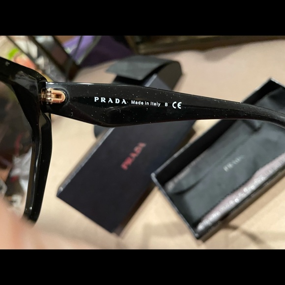 Prada sunglasses - Picture 5 of 7